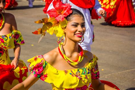 De Carnaval van Barranquilla: Een Feest van Afro-Colombiaanse Tradities en Culturele Hybrideringen